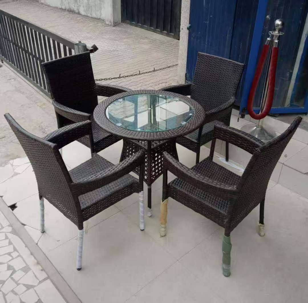 Round table set with 4 big chairs
