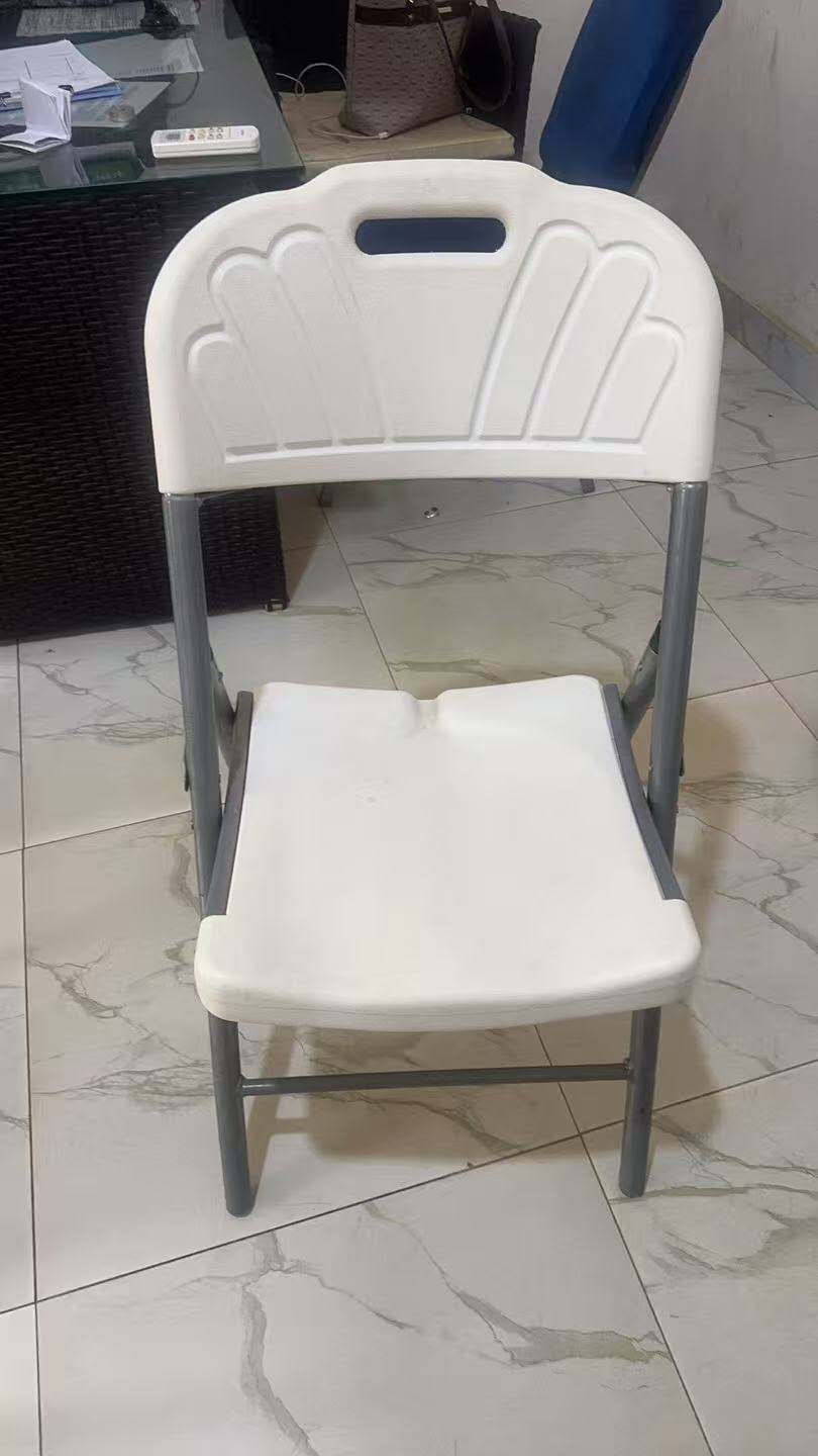 Plastic folding chair